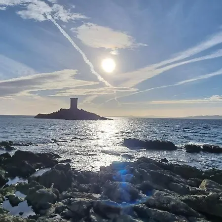 Frejus, 10Min Des Plages, Appartement T3, 5 Pers, Entierement Climatise Avec Parking Prive Fréjus