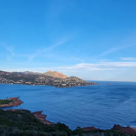 Frejus, 10Min Des Plages, Appartement T3, 5 Pers, Entierement Climatise Avec Parking Prive شقة *