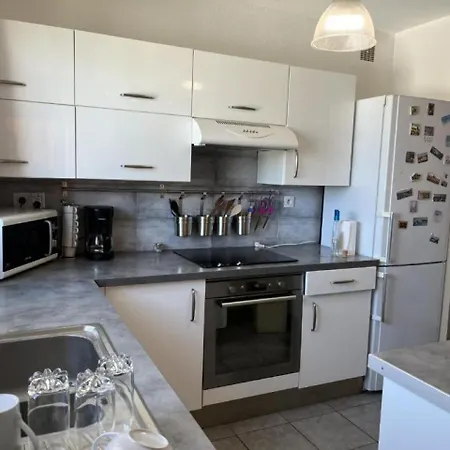 Frejus, 10Min Des Plages, Appartement T3, 5 Pers, Entierement Climatise Avec Parking Prive شقة *
