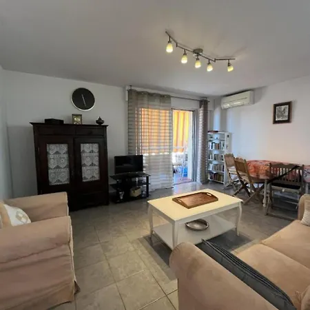 شقة Frejus, 10Min Des Plages, Appartement T3, 5 Pers, Entierement Climatise Avec Parking Prive